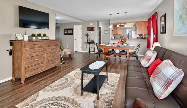 Classic AK Townhome 2BR/2BA