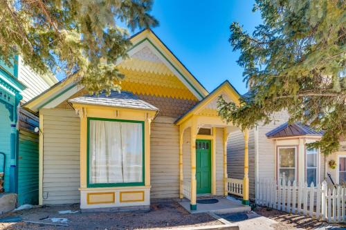 Close to Casinos + Trails: Historic Victor Cottage