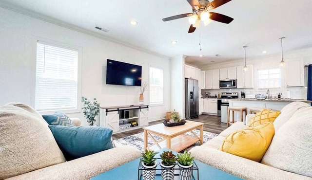 Coastal Home in the heart of downtown ILM