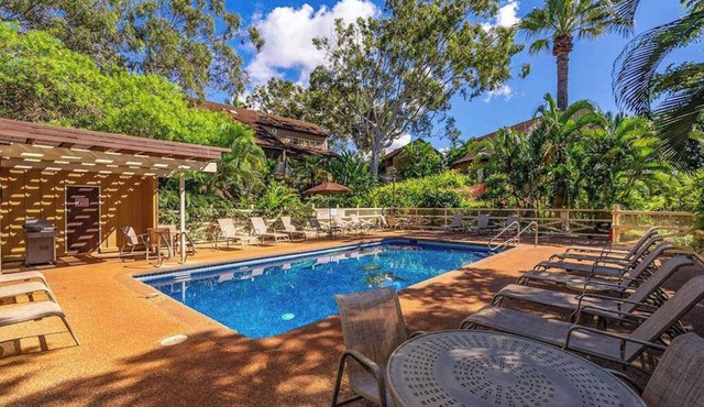 Colorful Molokai Condo by the Beach with W/D, Lanai & Pool