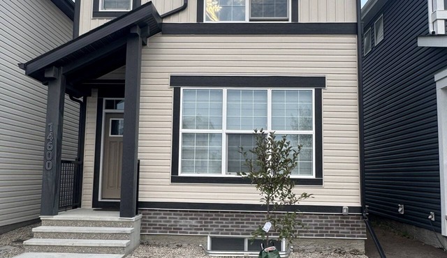 Comfort Haven | Modern 3BR Smart Home | A/C, WiFi & Free Parking in Calgary