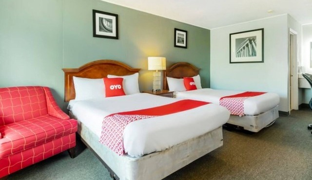 Comfortable Stay Ideal for Pet Owners Near Rocket Drive In + Walmart