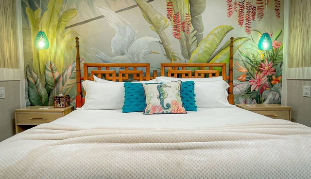 Comfortable home with King bed suite - close to Beach!