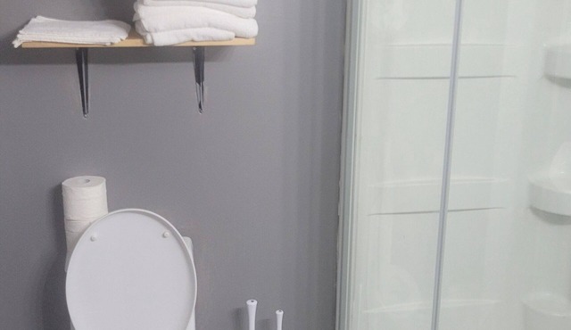 Comfortable Lower Level Stay in a Shared Home in St. Catharines