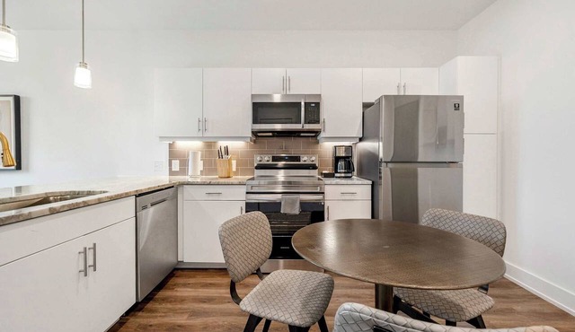 Comfortable One-Bedroom Apartment w/Private Balcony