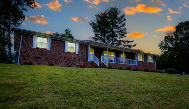 Comfy 3BR Hideaway Near Chattanooga!