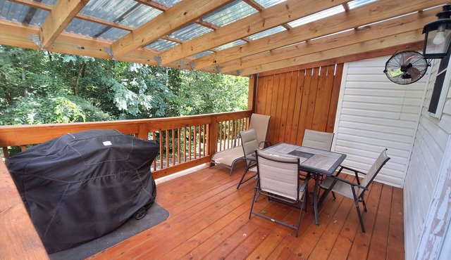 Comfy Condo! PET ALLOWED! in Bristol