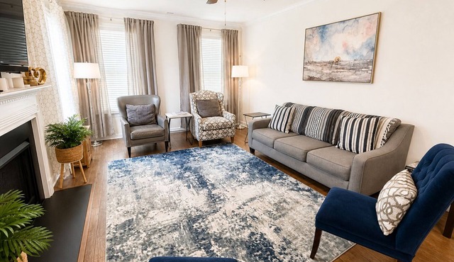 Convenient Remote-friendly suburban oasis!