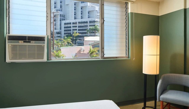 Convenient Stay in Hawaii! 2 Comfortable Units Onsite Pool