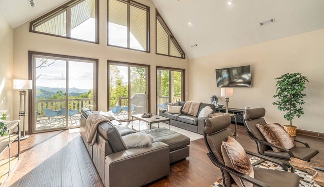 Coopers Ridge - Coopers Ridge - Free Biltmore Tour Passes -modern home