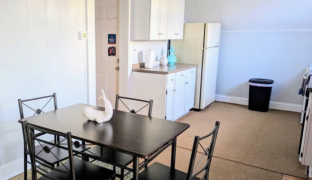 Cottage on Cove - Private Apartment near Lake Erie & Downtown