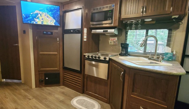 Cozy 2-bdrm campground trailor, w/Tiny 1 bed home in nature Richlands! 4 total!