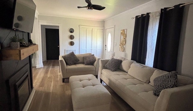 Cozy 2-bedroom house in charming Jacksonville with AC