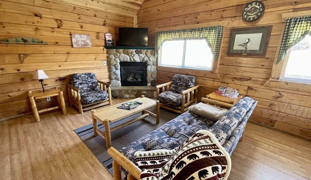 Cozy Cabin Close to Jellystone, 3 Bears, ATV Trails in Warrens!