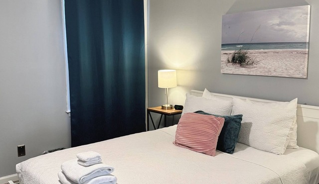 Cozy Coastal VB Townhome 15 mins from Oceanfront with 8-ft Fence and Beach Gear!