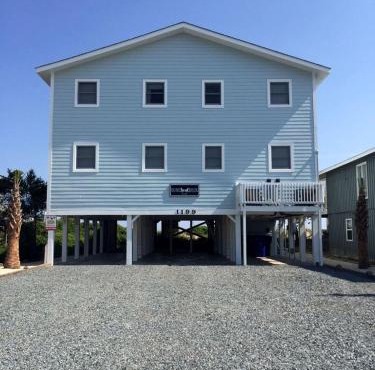 Cozy Comfortable Cottage with Lovely Ocean Views in Holden Beach, North Carolina