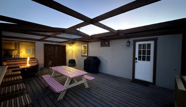 Cozy Creekside Cottage with Deck and Fire Pit in Camp Verde, Arizona
