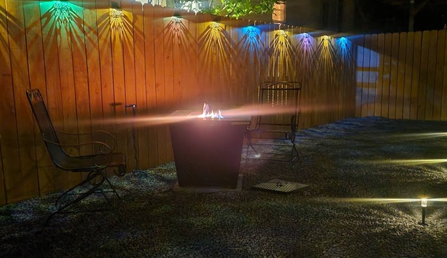 Cozy downtown cottage w fenced yard, firepit and covered parking