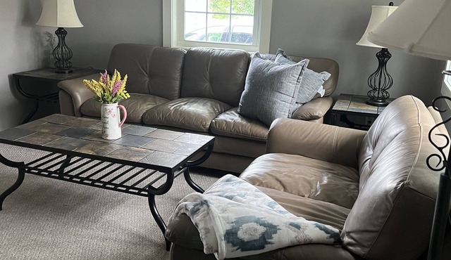Cozy Home Away From Home! Right Outside of the City! Dog Friendly!