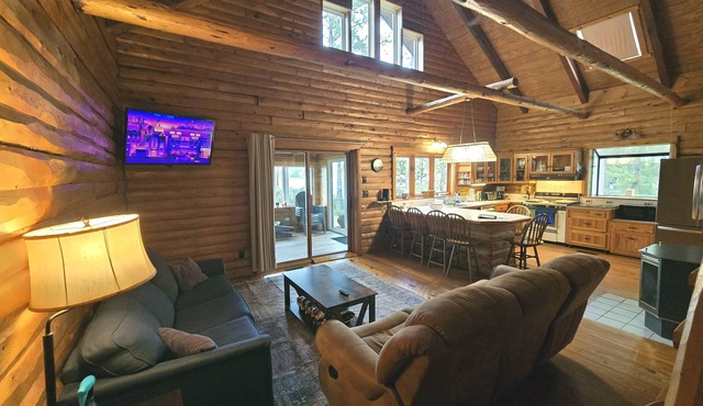Cozy house with deep water private dock