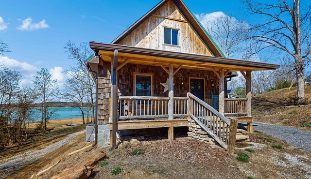 Cozy Lake Front Cabin, Sleeps 4, Dock, Play Yard in Dandridge
