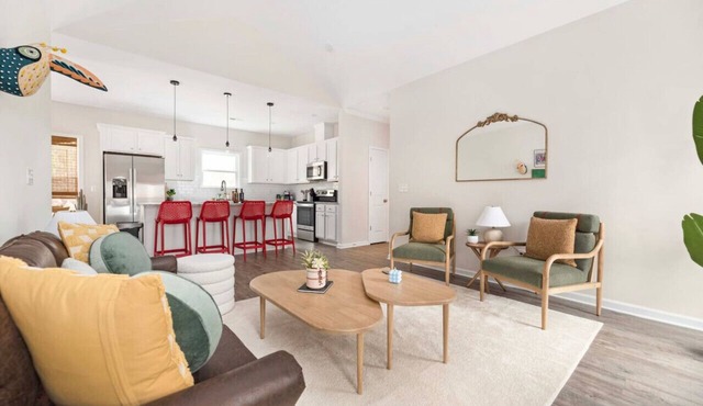 Cozy & Modern 3-BR Belmont Stay—EV Charger—Pet friendly