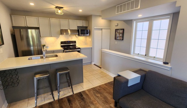 Cozy Private Detached entire Coach House in Markham