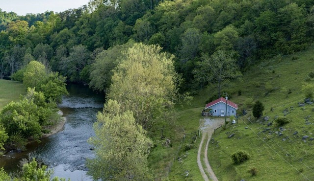 Cozy Riverfront Cabin