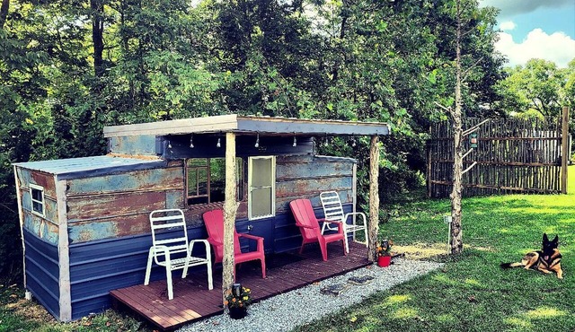Cozy Tiny House on Working Farm, for Fun Glamping Trips in Kentucky in Owenton