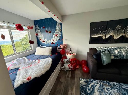 Cupid-Mountain-Views-Gatlinburg-Hot tubs-pools-fireplace