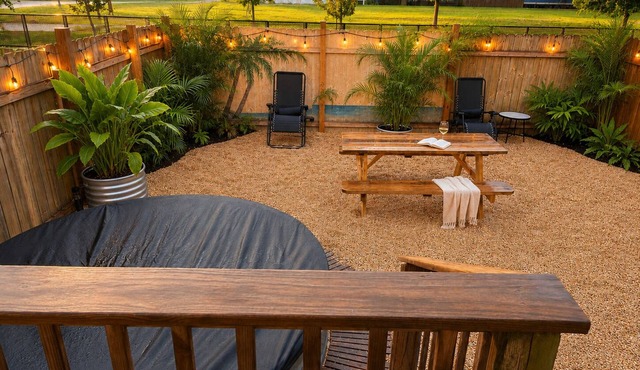 Cute Pool + Porches on Greenway near FQ, Streetcar, Cute & Bright 3BR on Greenway!