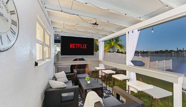Dania Lakefront Retreat Kayaks/Outdoor Projector/Games/BBQ