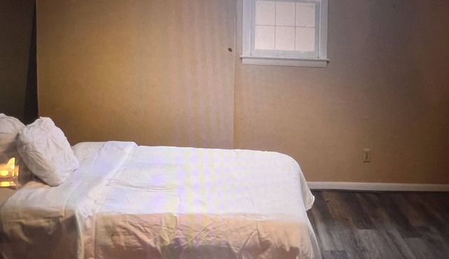 Deep stairs Loft with Wi-Fi, AC in charming Anniston in Anniston