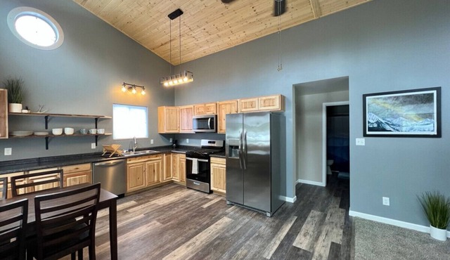 Denali cabin. New build! 2 bed 1 bath with large deck