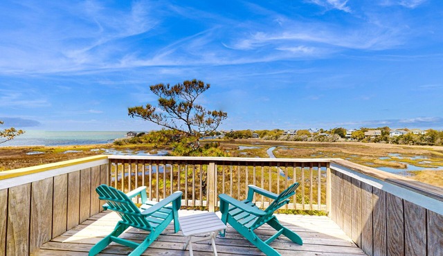 Dog-friendly House w/Water View, Free WiFi, AC, Private Hot Tub