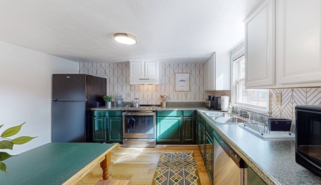 Dog-friendly woodland home near hiking, skiing, Blowing Rock & Banner Elk