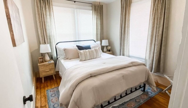 Downtown Charm - 2BR, Great Location!
