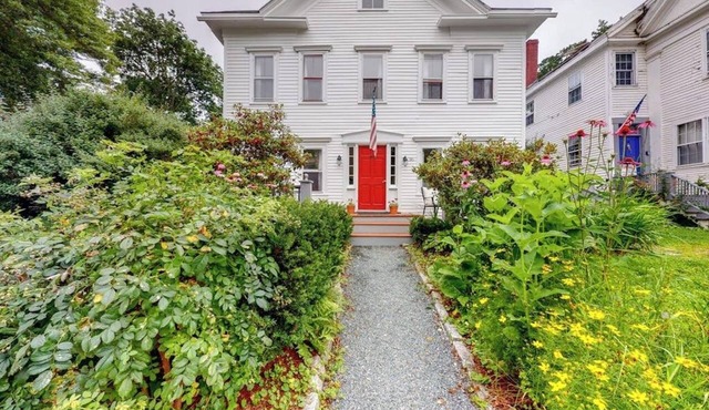 Downtown Getaway w/Full Kitchen & Furnished Porch - Walk to the Beach/Harbor in Castine