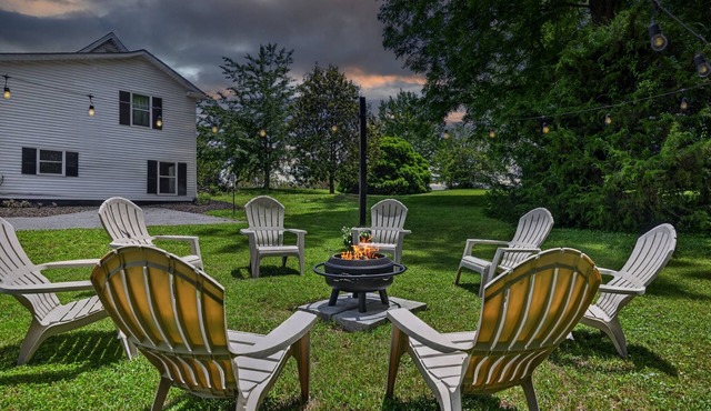 Downtown retreat- Pilot Mt. Views- perfect for families