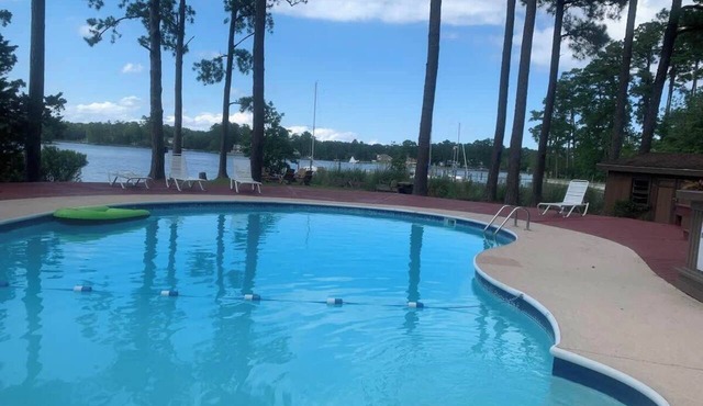 Dragons Island Cottage - Waterfront, private pool