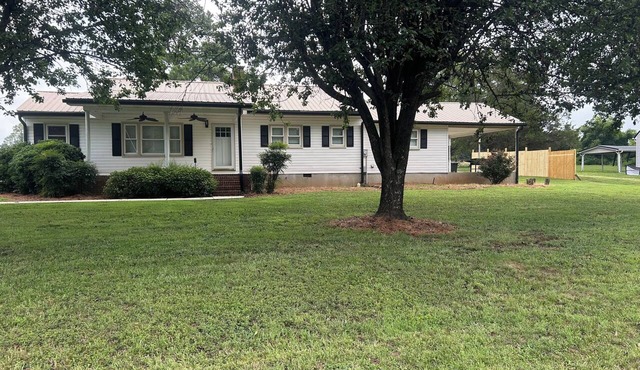 Dud's Den - Cozy 2BR/2BA House in King -close to restaurants & Hanging Rock