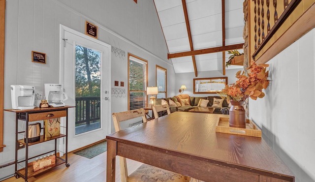 Enchanting 4 bedroom chalet with Hot Tub and Fire Pit in Beech Mountain