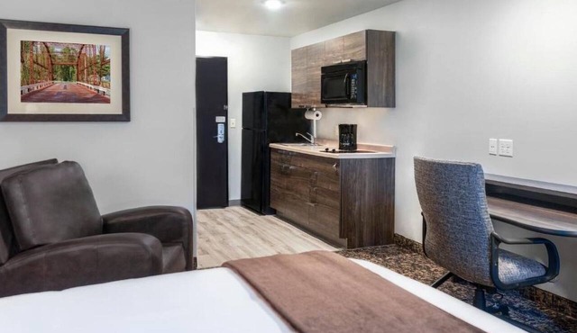Enjoy a Relaxing Stay w/Kitchen Amenities Near Area Highlights in Plainfield