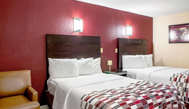 Enjoy Pet-Friendly Comfort w/a Pool + Free Parking – Near Attractions