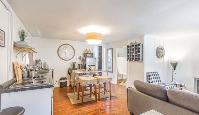 Enjoyable 1-bedroom cottage with AC in charming Chattanooga
