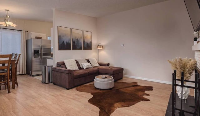 Entire Duplex! Downtown 4 Bdr - King beds