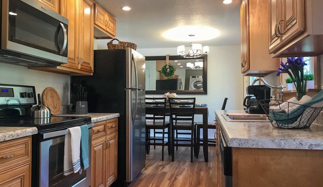 Escape to Nature With Modern Comforts 3 Bed 1 bath house