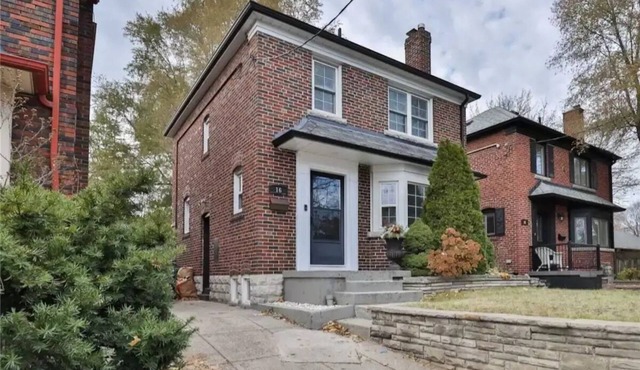 Executive Detached Home For Longer Stays (Minutes to Downtown & Danforth) in Toronto