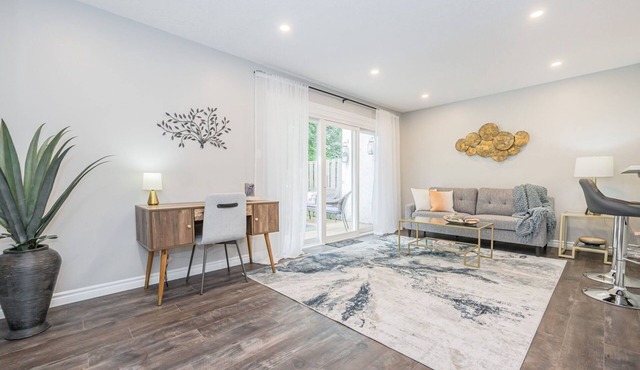 Executive Townhouse in Central Waterloo in Waterloo