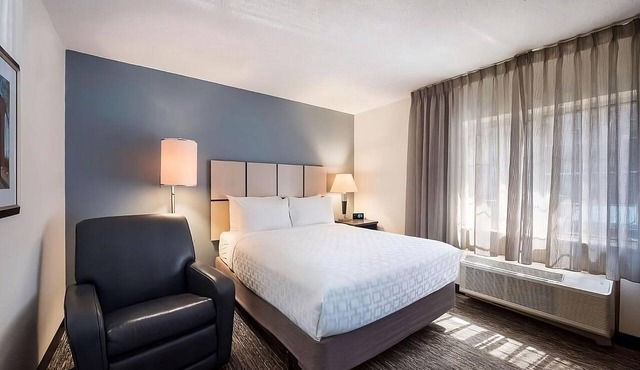 Experience Convenient Stay in North Olmsted! Pet-Friendly Unit, w/Kitchenette